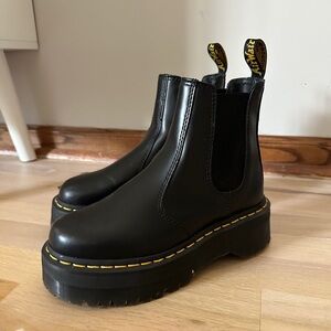 Dr Marten platform Chelsea boot 2976